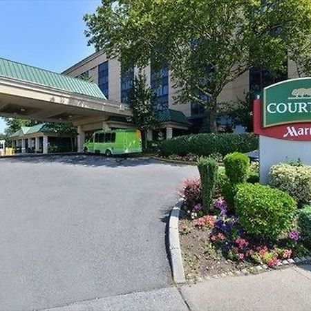 Courtyard By Marriott New York Laguardia Airport Hotel Екстериор снимка