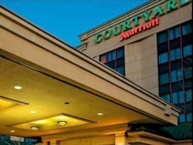 Courtyard By Marriott New York Laguardia Airport Hotel Екстериор снимка