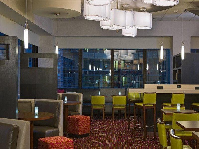 Courtyard By Marriott New York Laguardia Airport Hotel Екстериор снимка